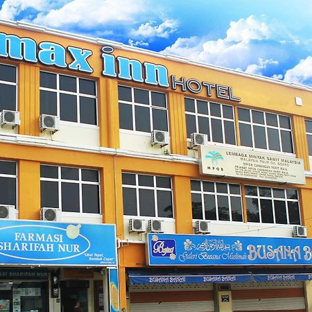 Max Inn Hotel Parit Raja Exterior photo